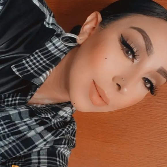 Meet your Posher, Bee - Picture 1 of 1